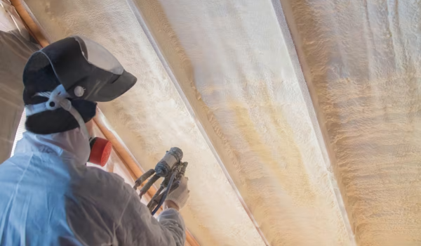 homeguide-contractor-spraying-cl