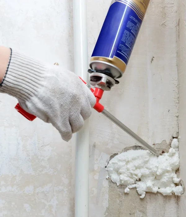 spray-foam-insulation-contractors-spray-can-installation